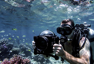 4diverwithcamera
